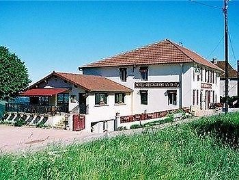 Logis Le Saint Cyr Hotel Montmelard Екстериор снимка