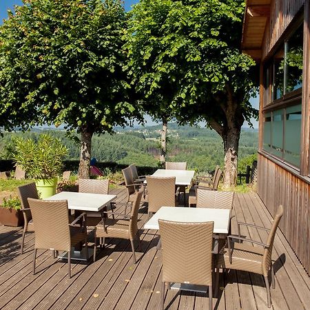 Logis Le Saint Cyr Hotel Montmelard Екстериор снимка