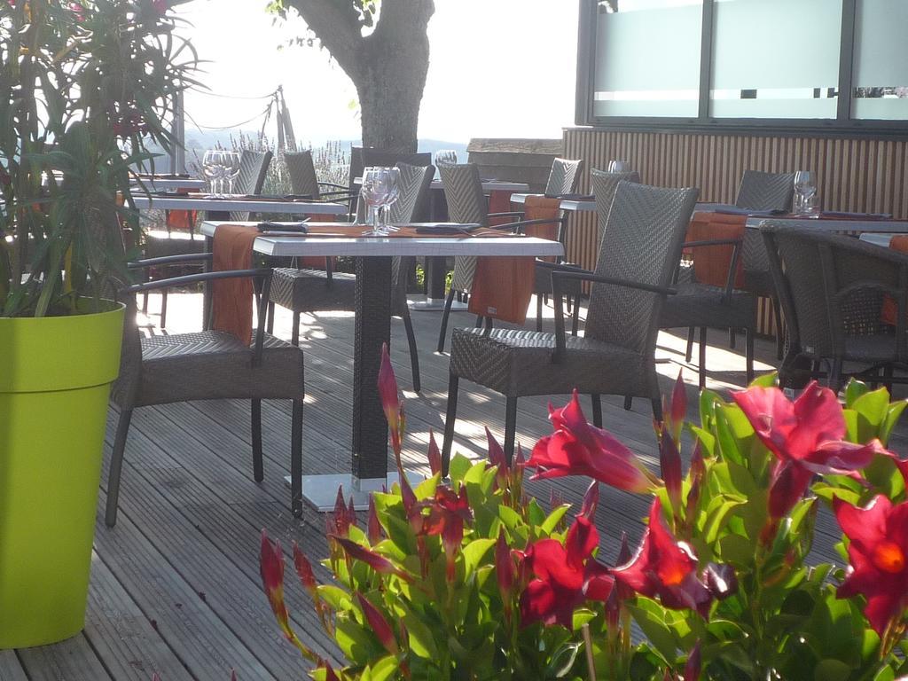 Logis Le Saint Cyr Hotel Montmelard Екстериор снимка
