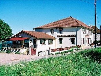 Logis Le Saint Cyr Hotel Montmelard Екстериор снимка