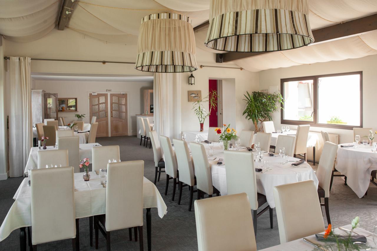 Logis Le Saint Cyr Hotel Montmelard Екстериор снимка