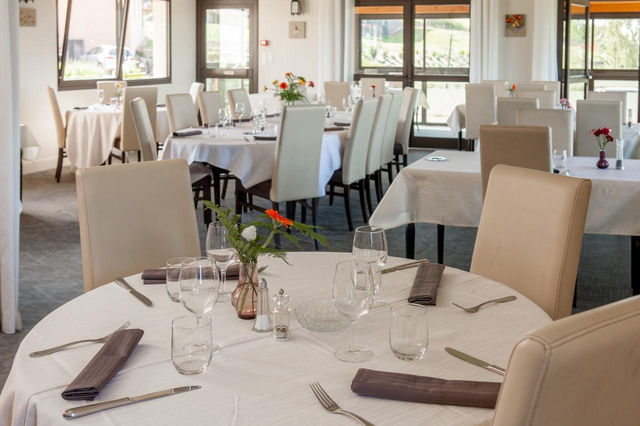 Logis Le Saint Cyr Hotel Montmelard Екстериор снимка
