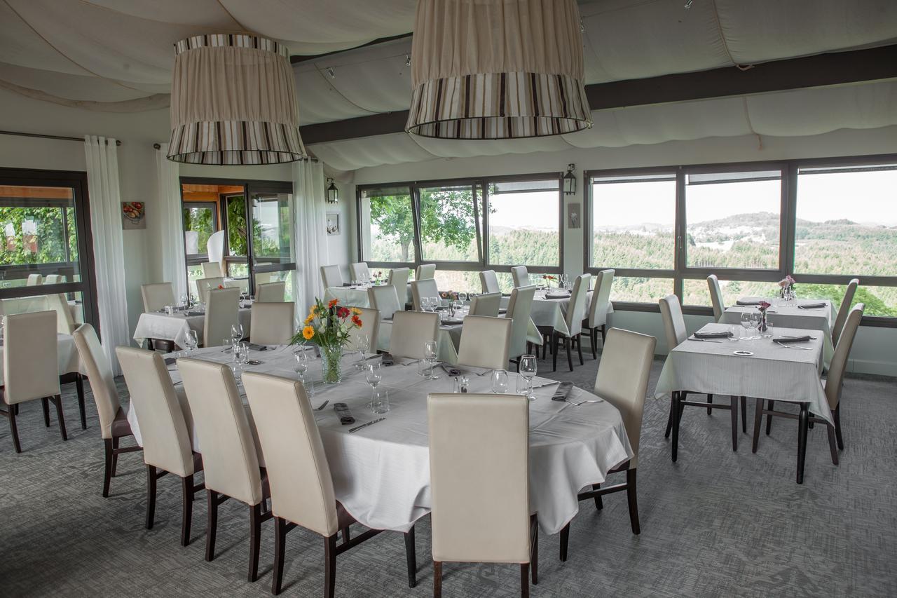 Logis Le Saint Cyr Hotel Montmelard Екстериор снимка