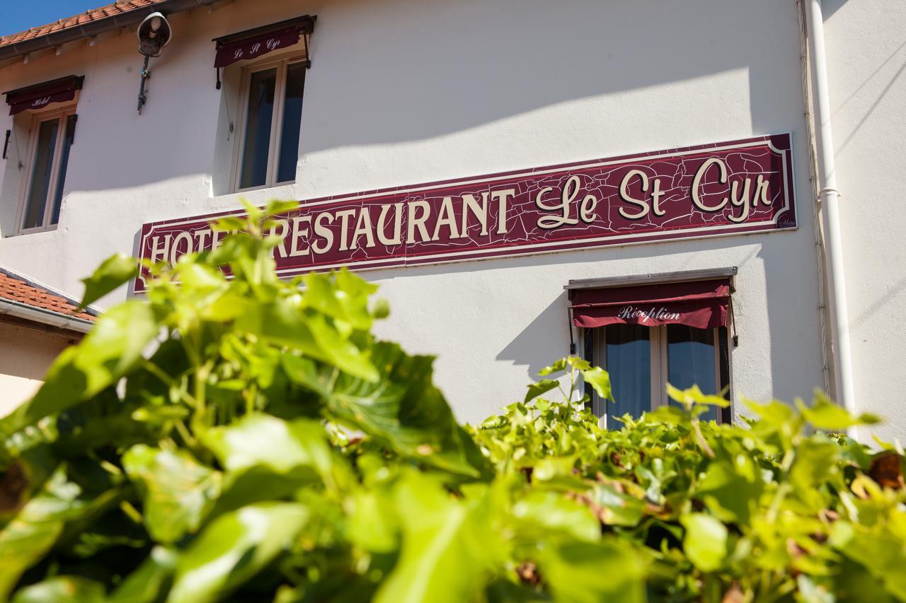 Logis Le Saint Cyr Hotel Montmelard Екстериор снимка