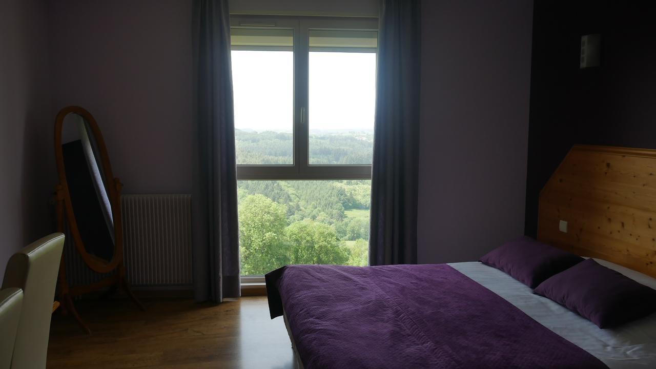 Logis Le Saint Cyr Hotel Montmelard Екстериор снимка