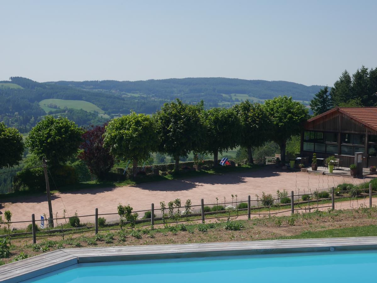 Logis Le Saint Cyr Hotel Montmelard Екстериор снимка