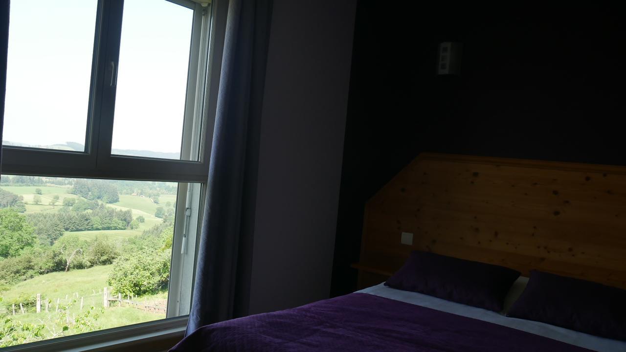 Logis Le Saint Cyr Hotel Montmelard Екстериор снимка