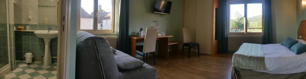 Logis Le Saint Cyr Hotel Montmelard Екстериор снимка
